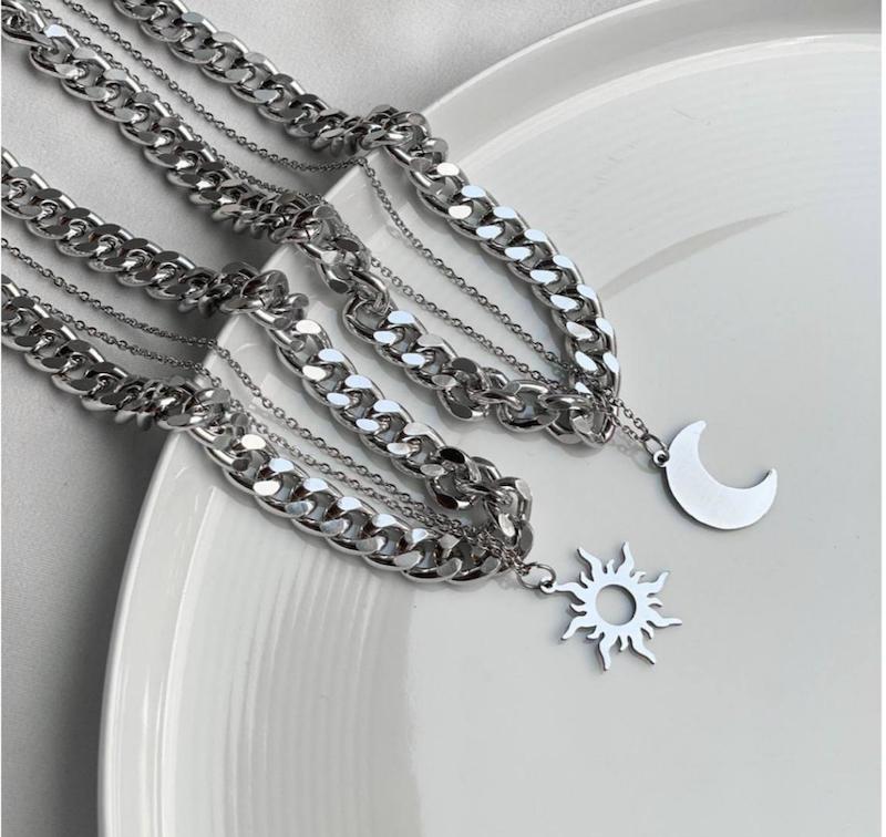 گردنبند دولاین کارتیر ماه و خورشید