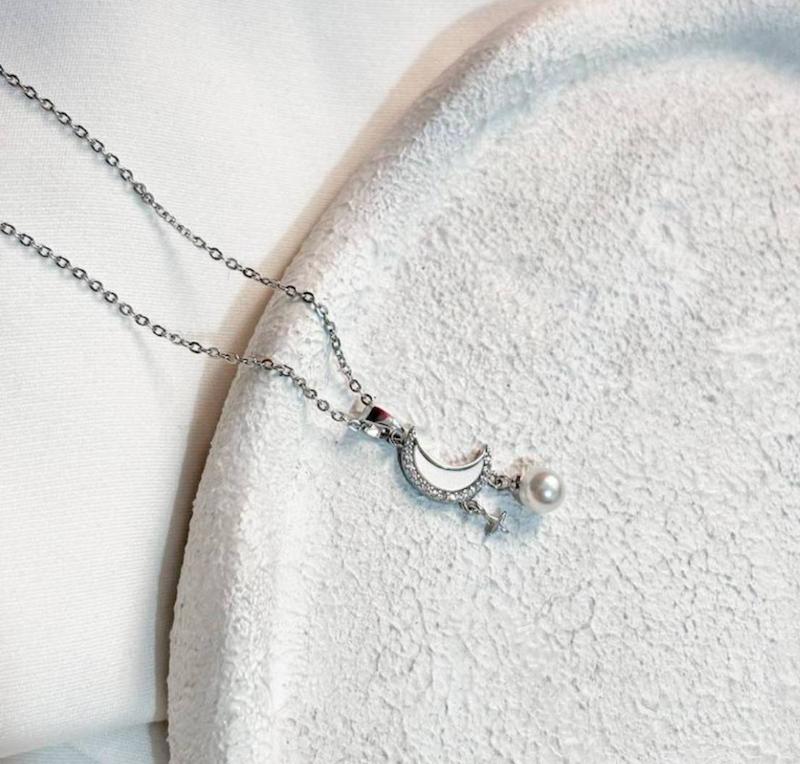 گردنبند ماه🌙