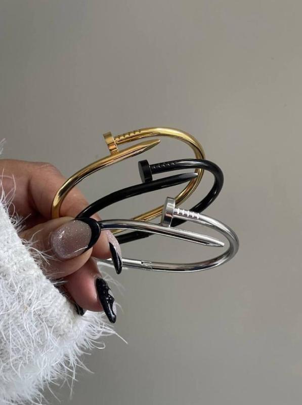 دستبند میخی