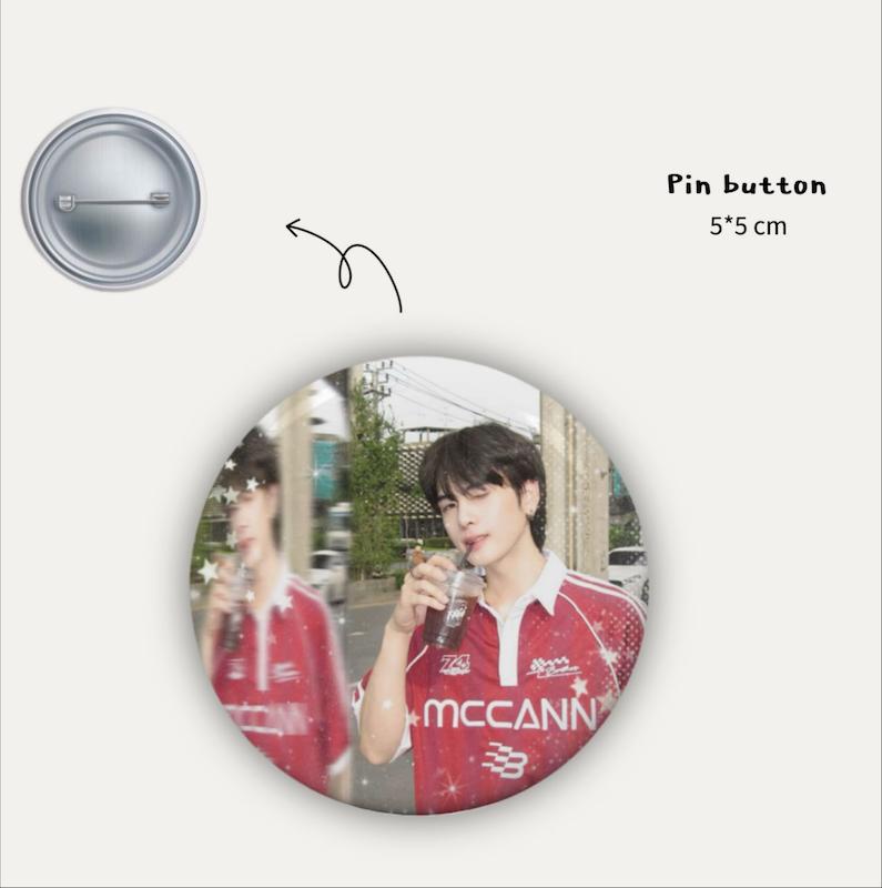 Santa red pin button 🍓𓂃 ࣪˖ 𖣠 °