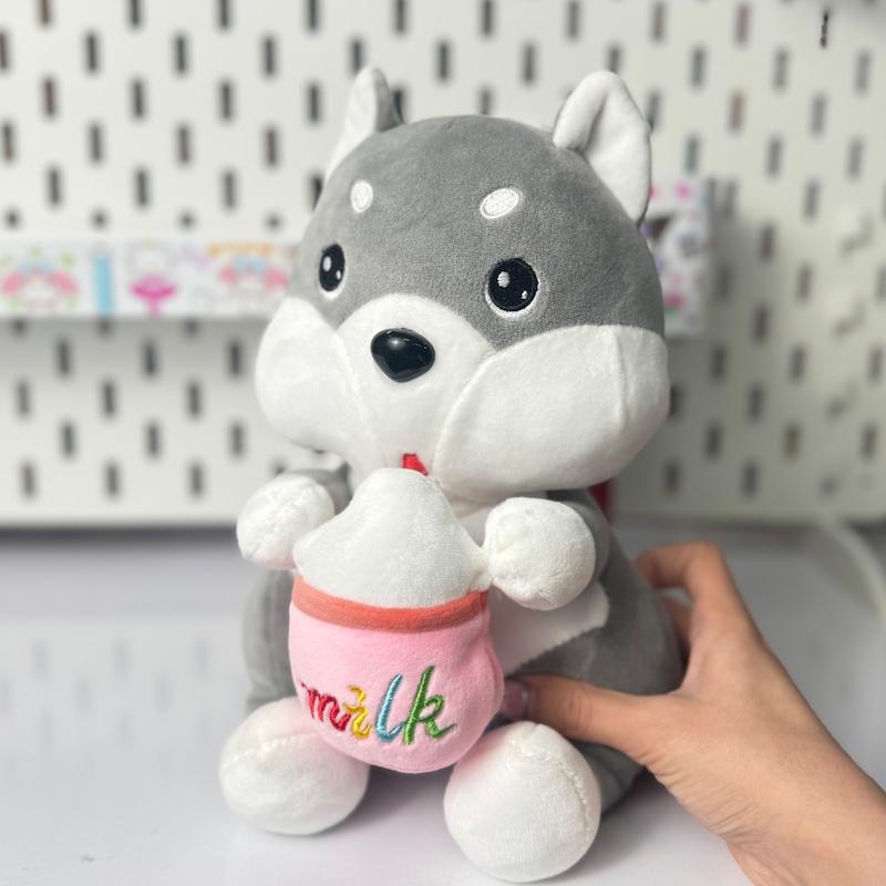 عروسک هاسکی شیشه شیر به دست 