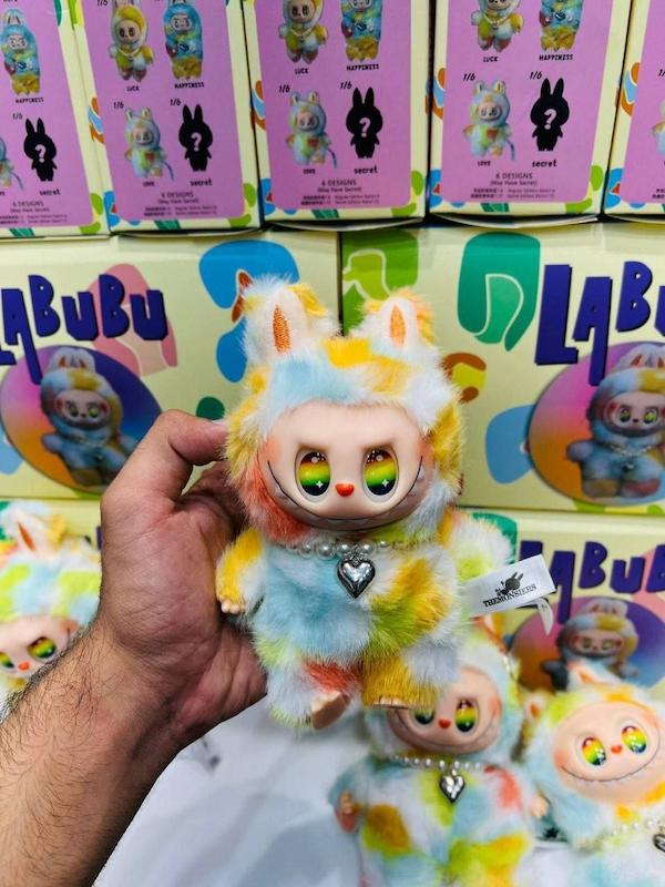 عروسک لبوبو رنگین کمانی مدل گردنبند دار