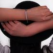 دستبند نقره مینیمال با نگین برلیان‌گونه 10001594