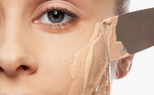 علت ماسیدن کرم پودر روی صورت چیست؟