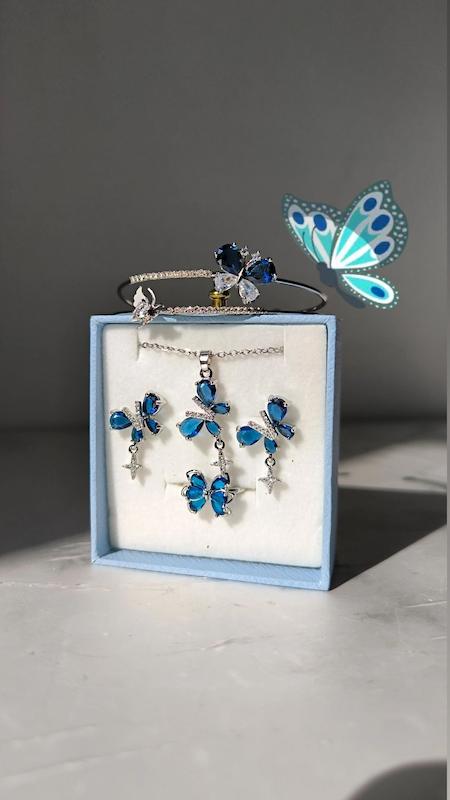 نیمست پروانه آبی💙