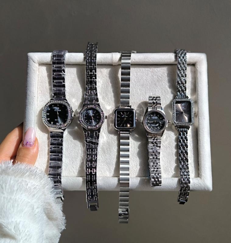 ساعت صفحه مشکی🫶🏻✨