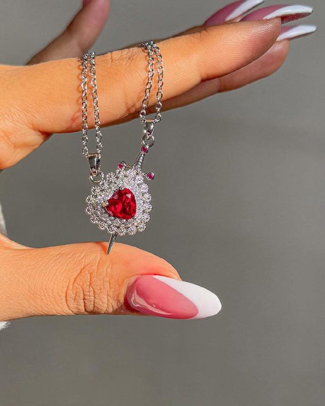 گردنبند قلب‌و‌شمشیر❤️🗡️