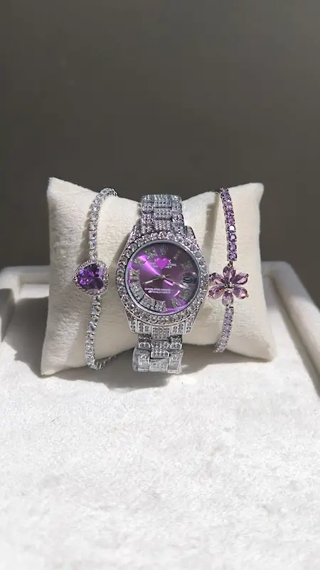 ساعت فول‌نگین بنفش💜🥹