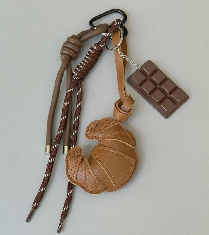 چارم بگ کروسان و شکلات