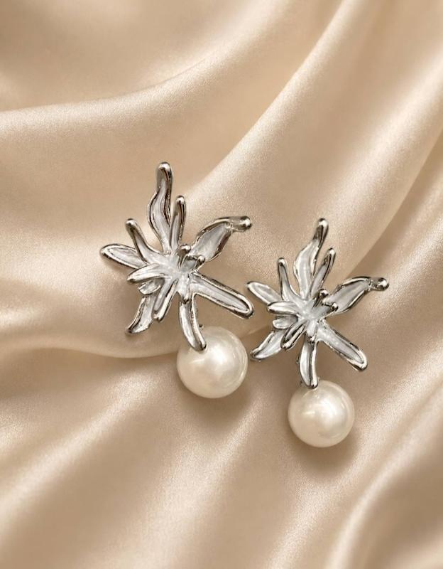 گوشواره طرح گل مروارید ۱