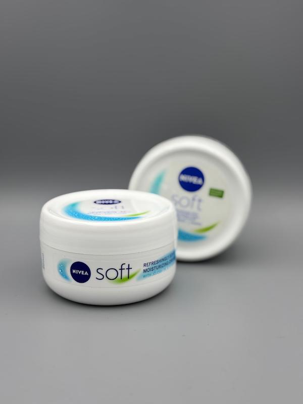 کرم مرطوب کننده Soft نیوا 