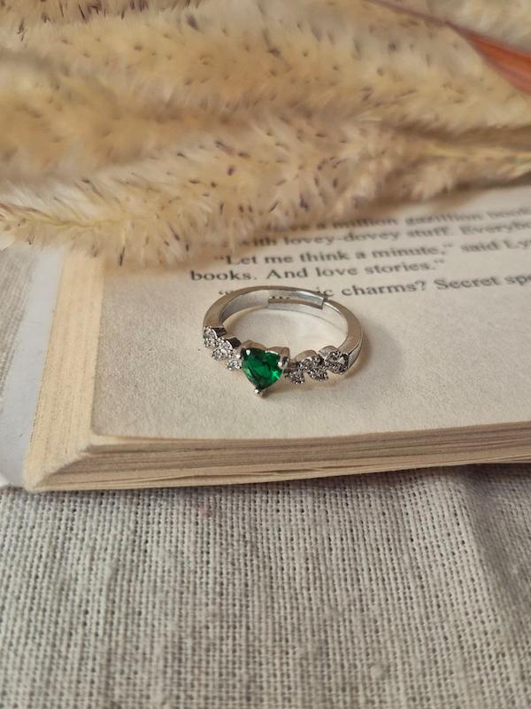 انگشتر جواهری فری سایز قلب سبز