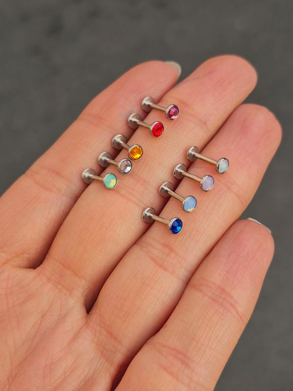 پیرسینگ رنگی گوش