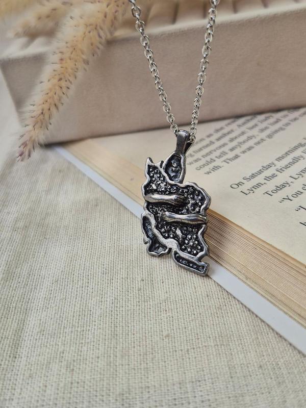 گردنبند آغوش ایران