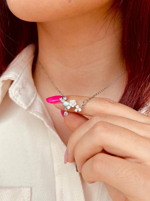 گردنبند گل مینیمال