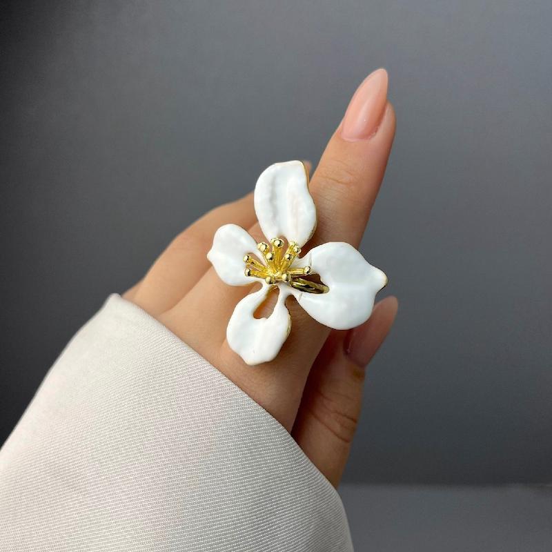 انگشتر گل میناکاری