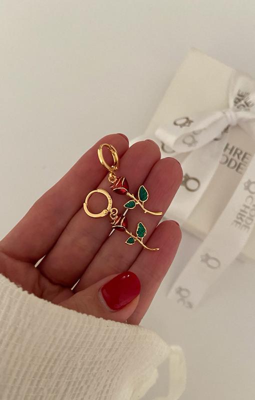 گوشواره گل رز قرمز