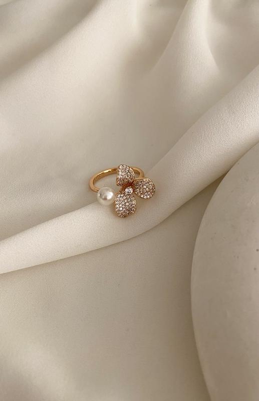 انگشتر گل و مروارید