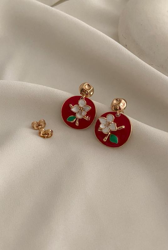 گوشواره میناکاری قرمز و گل سفید