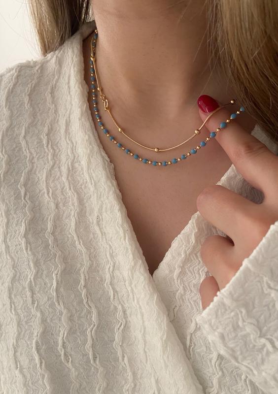 گردنبند میناکاری آبی و گوی طلایی