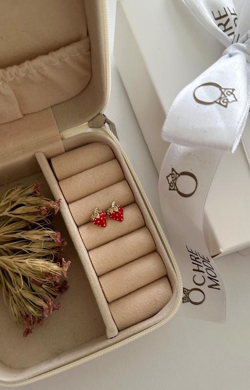 گوشواره توت فرنگی