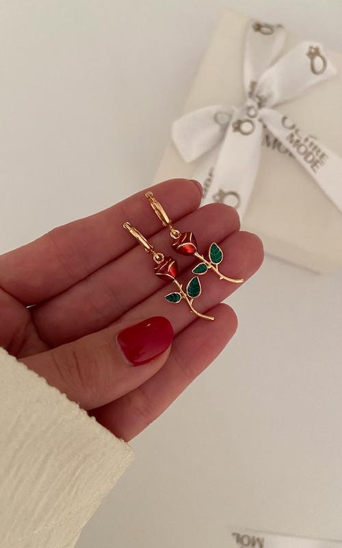 گوشواره گل رز قرمز