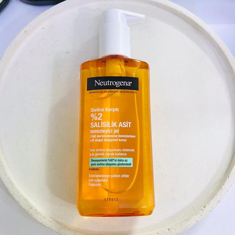 ژل شستشوی صورت سالیسیلیک اسید نوتروژینا، حجم 200 میلی لیتر | Neutrogena Clear & Defend 2% Salicylic Acid Face Wash