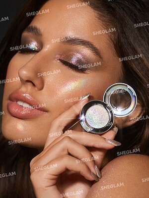 سایه چشم گلیتری شیگلم رنگین کمانی مدل  Glitter Eyeshadow Topper