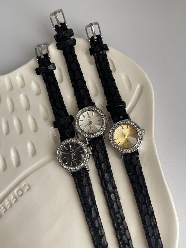 ساعت فلورا چرمی مینی