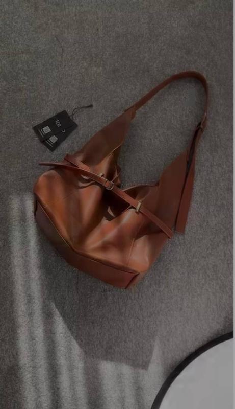 کیف دوشی زنانه مدل کمربندی شرانگ (طرح هوبو) Sh5098