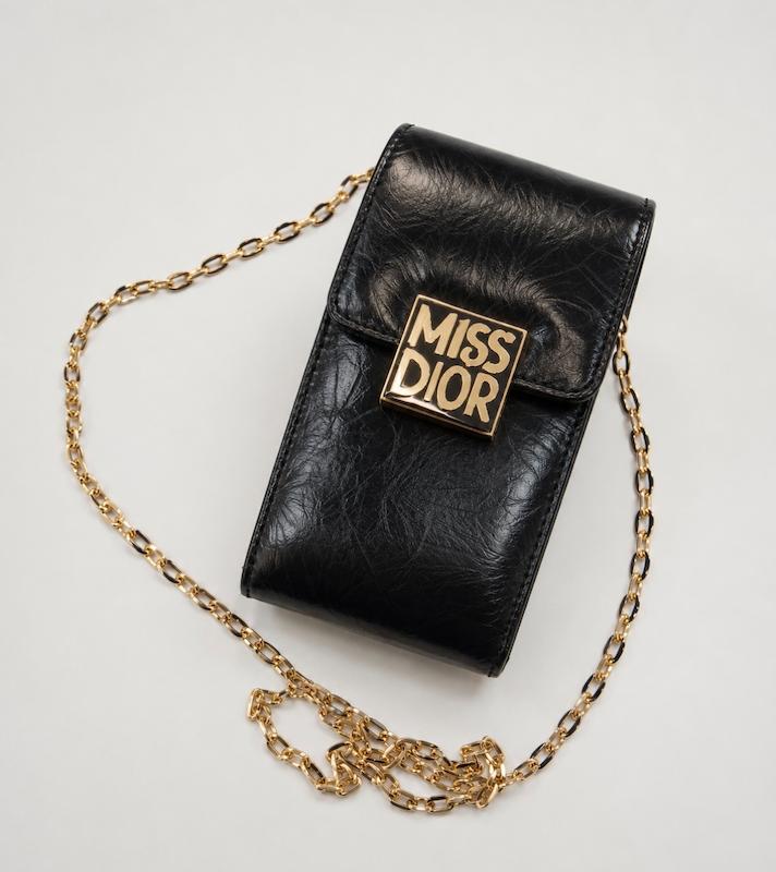 کیف پاسپورتی زنانه مدل میس دیور miss100