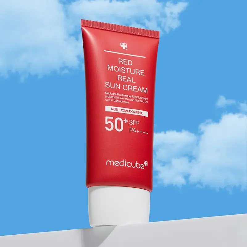 کرم ضد آفتاب مرطوب‌کننده و تسکین‌دهنده مدی کیوب حجم 50 میلی‌لیتر Medicube Super Cica Daily Sun Cream SPF50+ PA++++ | 50ml