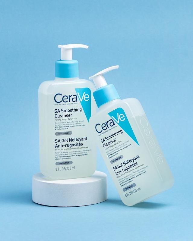 CeraVe SA Smoothing Cleanser – ژل شستشوی لایه‌بردار ملایم سراوی، (مناسب پوست زبر، ناهموار و مستعد جوش‌های زیرپوستی)