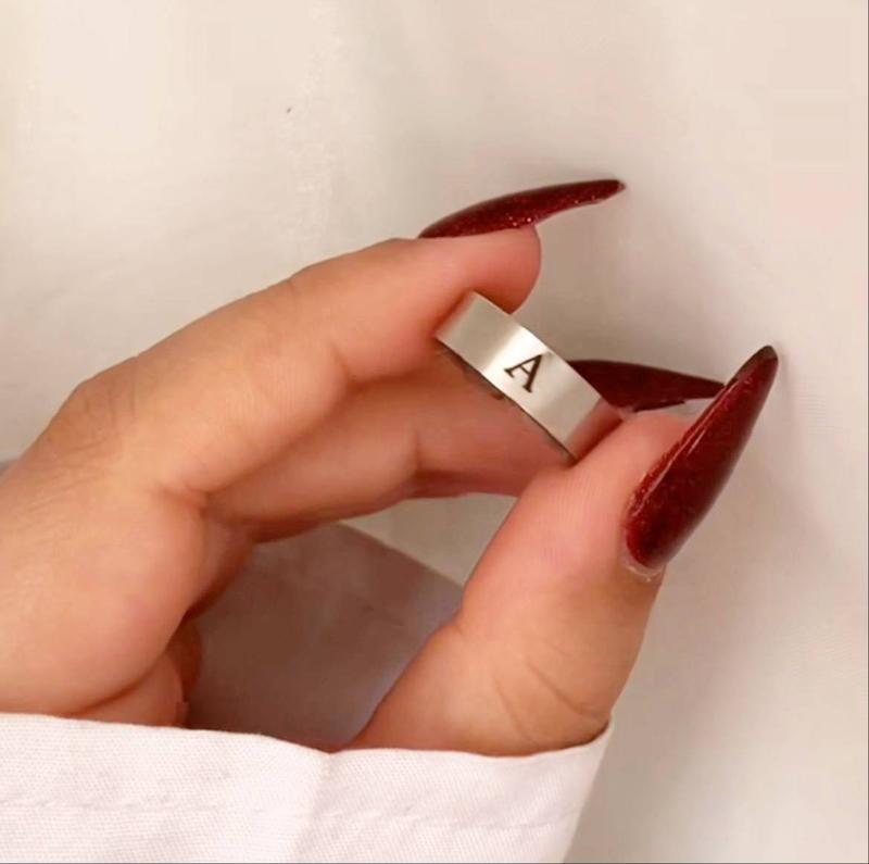 حلقه استیل با حک حرف اول اسم