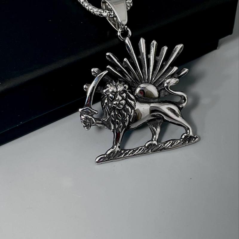گردنبند شیر خورشید