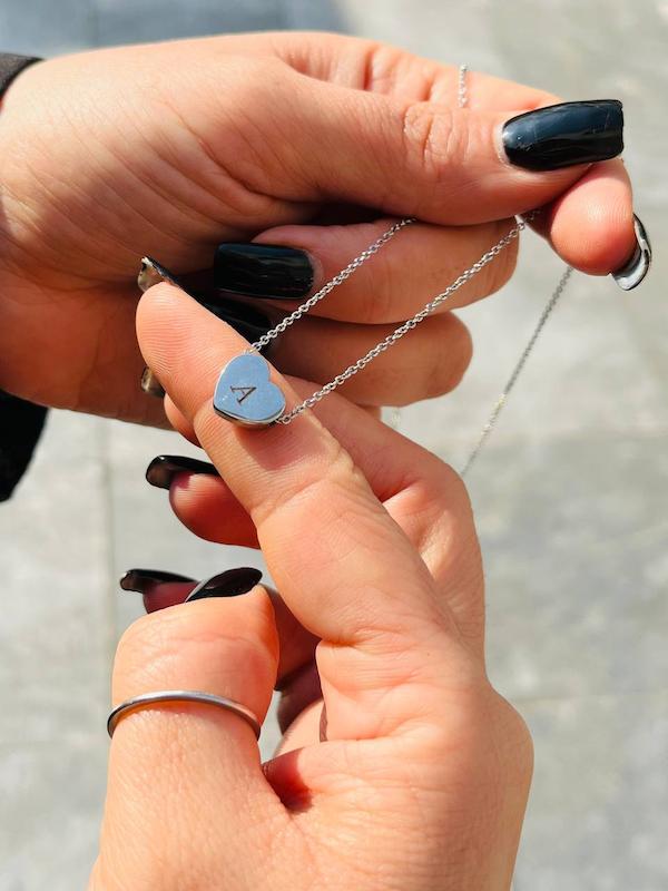 گردنبند قلب مینیمال با حک رایگان