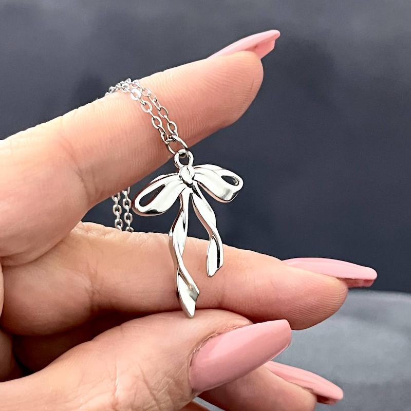 گردنبند سوارسکی پاپیون