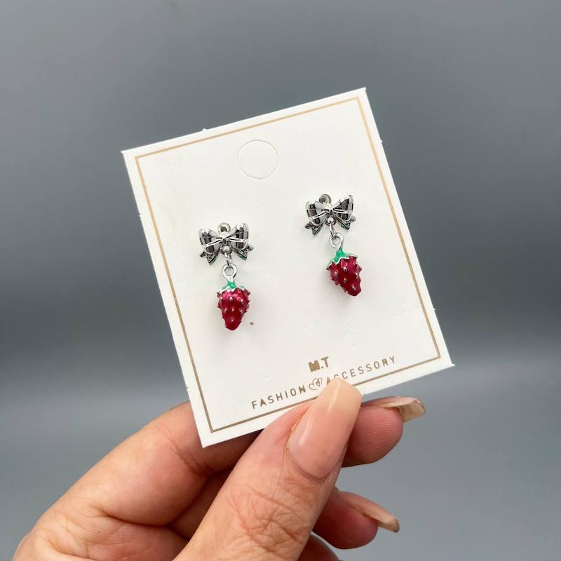 گوشواره توت‌فرنگی 