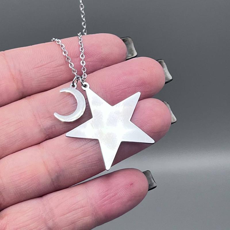 گردنبند ماه وستاره