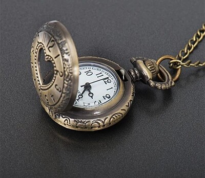 ساعت آویز فلزی فانتزی  کوچک مدل F5