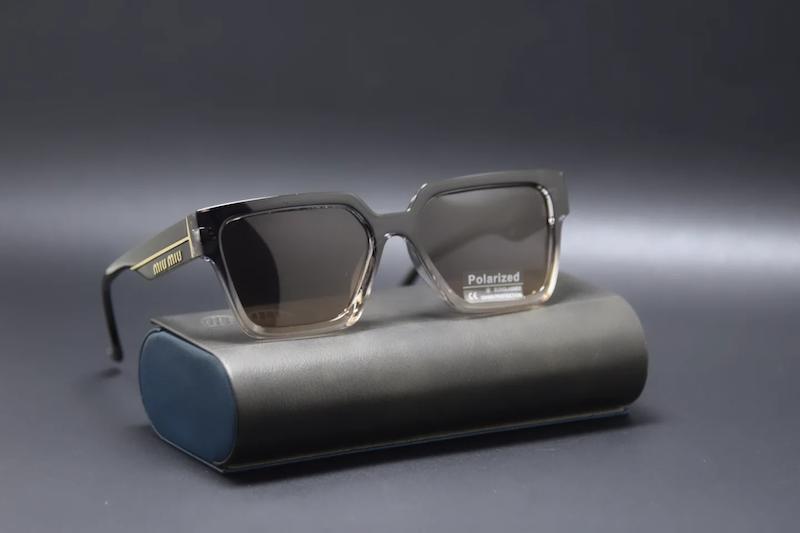 عینک آفتابی پلار زنانه کد ۸۳۰۳۷