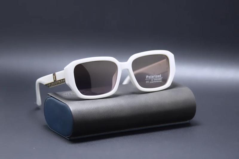 عینک آفتابی پلار زنانه کد ۸۳۰۵۱