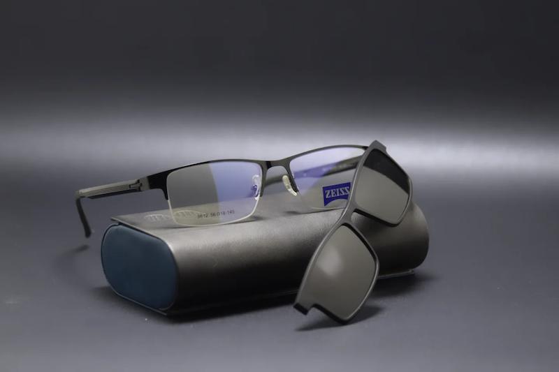 عینک کاوردار اقتصادی