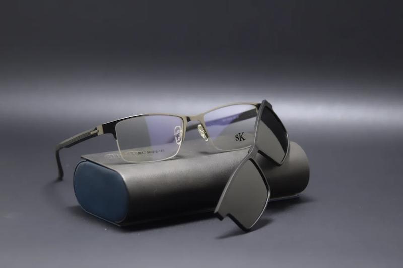 عینک کاوردار اقتصادی