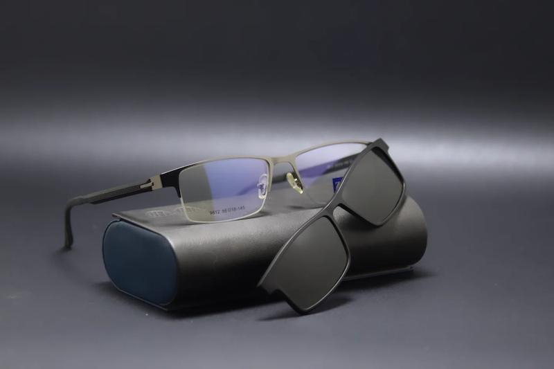 عینک کاوردار اقتصادی