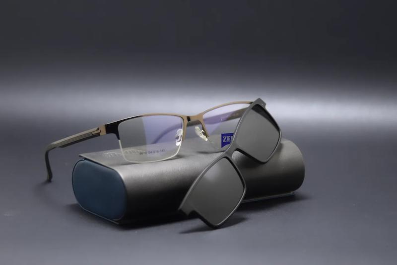 عینک کاوردار اقتصادی