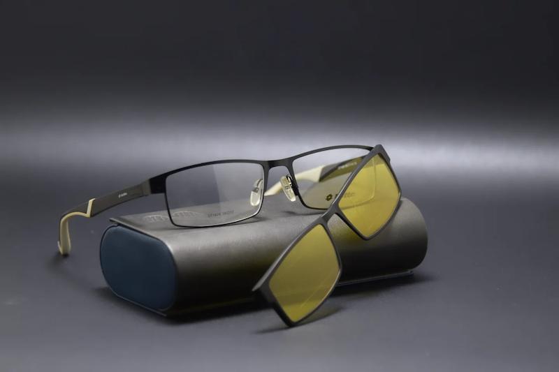 عینک کاوردار اقتصادی