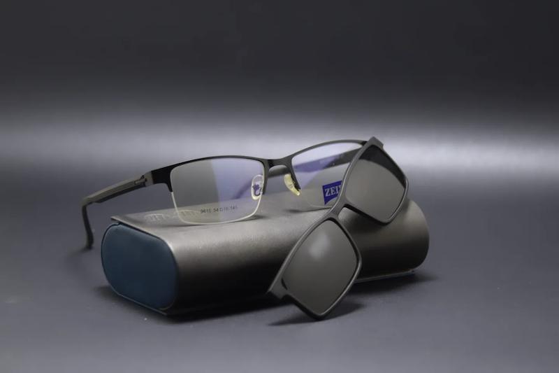 عینک کاوردار اقتصادی