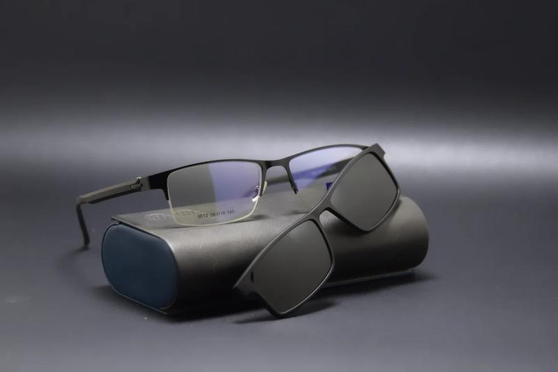 عینک کاوردار اقتصادی