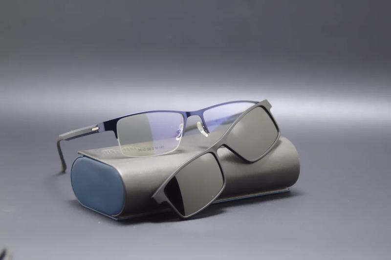 عینک کاوردار اقتصادی